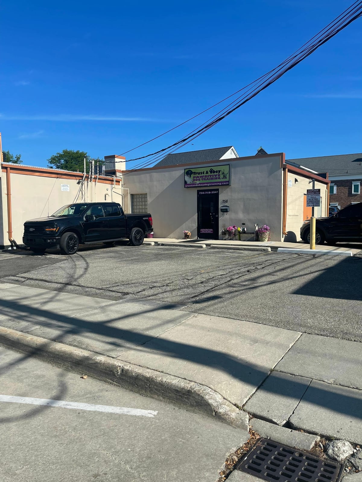 758 Wing Street