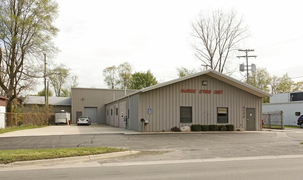 6135 W Grand River For Lease